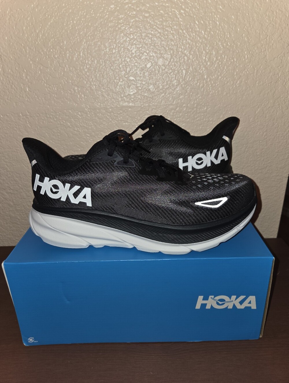 Hoka Clifton 9 Womens Black and White Shoes, Size 10 WIDE